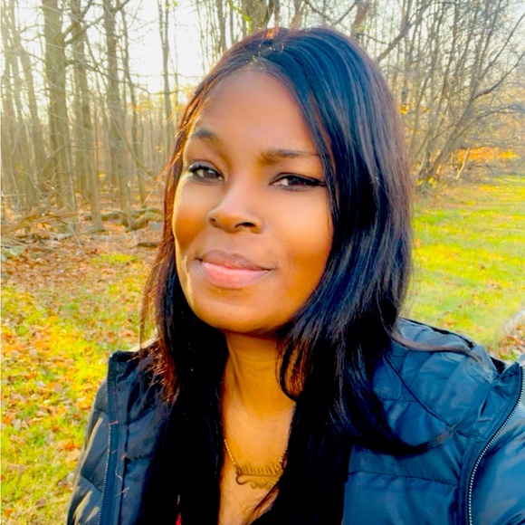 Meet your Posher, Claudia - Picture 1 of 1